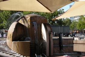 Weltkugelbrunnen