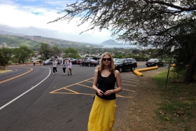 Tunnelisuu ees. Ette jääb Diamond Head, selja taha kaugele-kaugele majade vahele eliitrajoon ja Shangri La: http://en.wikipedia.org/wiki/Shangri_La_%28Doris_Duke%29