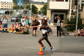 Helsinki City Marathon. Vaatluspunkt 2. Liider