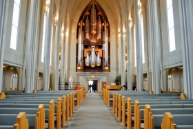 Hallgrimskirkja sisevaade. Armsalt minimalistlik