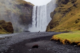 Skógafoss. Peamiselt Mýrdalsjökullist tulevad veed, aga veidi ka Eyjafjallajökullist