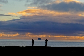 Reykjanestá. Turistid ookeani ääres.