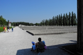 Dachau. KZ-Gedenkstätte. Väikeseid lapsi ei maksa sinna tegelikult viia