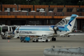 Berliin. Flughafen Tegel. Kas piloot: a) viilib küüsi; b) nokib nina; c) loeb ajalehte?