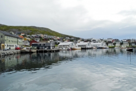 Honningsvåg. Magerøya saare (Nordkapp ka seal) suurim linn.