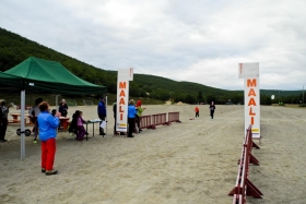 Teno maratoni finiš Utsjoki kooli staadionil