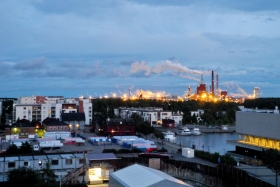 Oulu. Hotelliaknast vaade Stora Enso Oulu paberitehasele