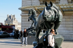 Musée d'Orsay. Vaikivad kujud ja kurvad turistid.