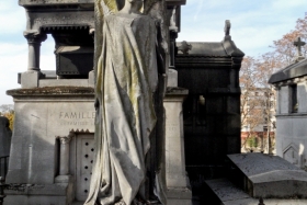 Cimetière de Montmartre. (The Doctor: Whatever you do, don't blink.)
